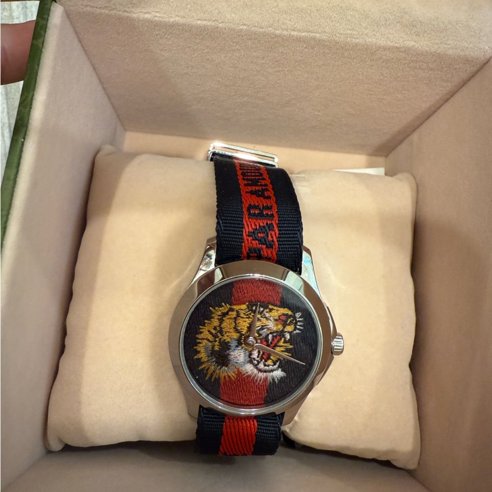 Men’s Gucci tiger watch - Picture 2 of 7